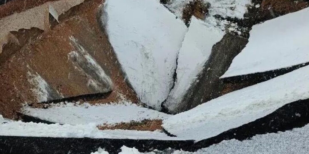 В Нижегородской области появился огромный провал на дороге