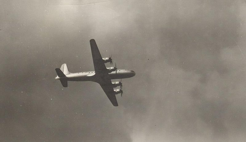 Пер­вый про­то­тип са­мо­лё­та ИЛ-18 с мо­то­ра­ми АШ-73. Воздушный парад в Тушине. Неизвестный автор, 3 августа 1947 года, Московская обл., г. Тушино, МАММ/МДФ.
