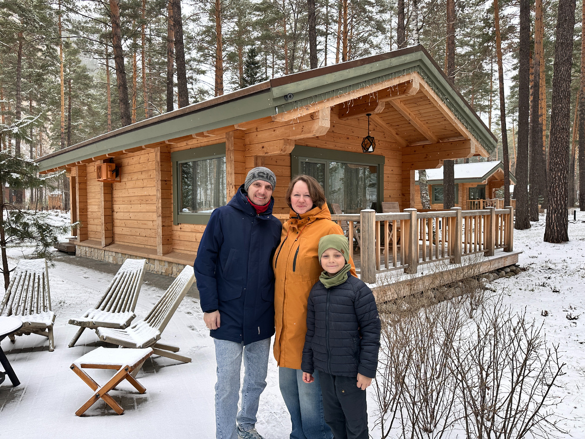 Классик Шале, Отель Гранд Шале Алтай. Середина апреля: сегодня снежно, завтра уже тепло и травка видна. Листай.