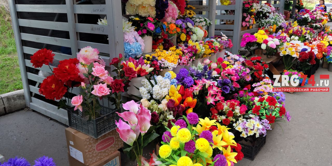 Помянут без шума. В Златоусте временно ограничат движение на участках дорог к кладбищам