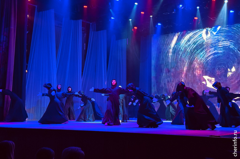    Юбилейный концерт "Мы выбираем любовь", посвященный 60-летию коллектива, прошел 19 апреля в ДК "Строитель"