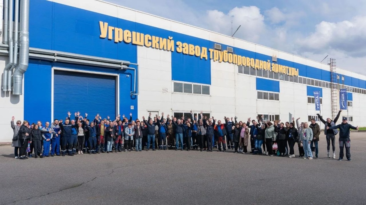 Фото с субботника коллектива УЗТПА