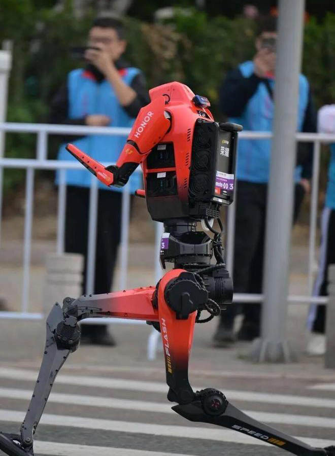 Получается, гуманоидный робот обогнал человека почти на 7 минут. Вот это скорость! Источник фото finance.sina.com.cn