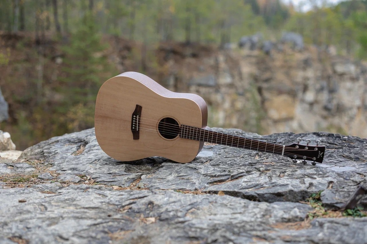 ТОП-7 лучших акустических гитар для фингерстайла в 2026 году: рейтинг и гид по выбору