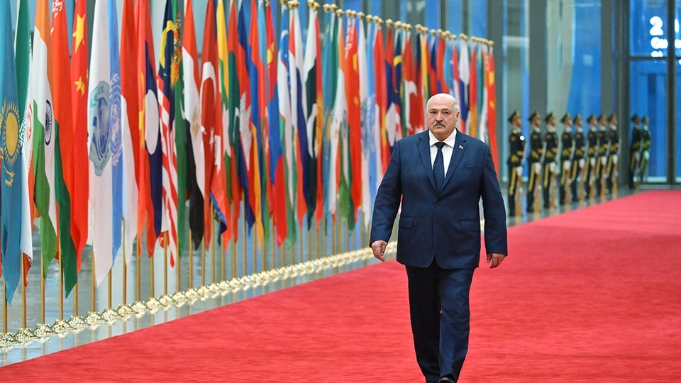 Лукашенко сказал, считает ли себя диктатором, добавив, что надо почаще делать при настоящем диктате