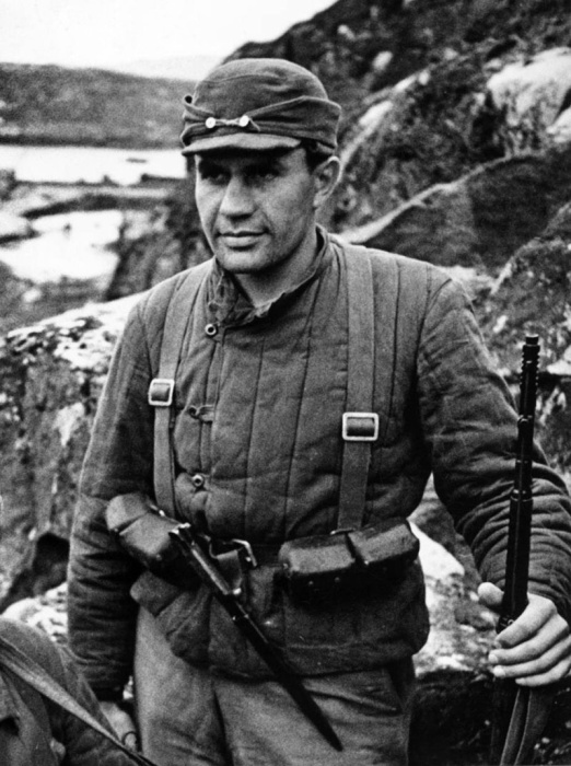 Виктор Леонов