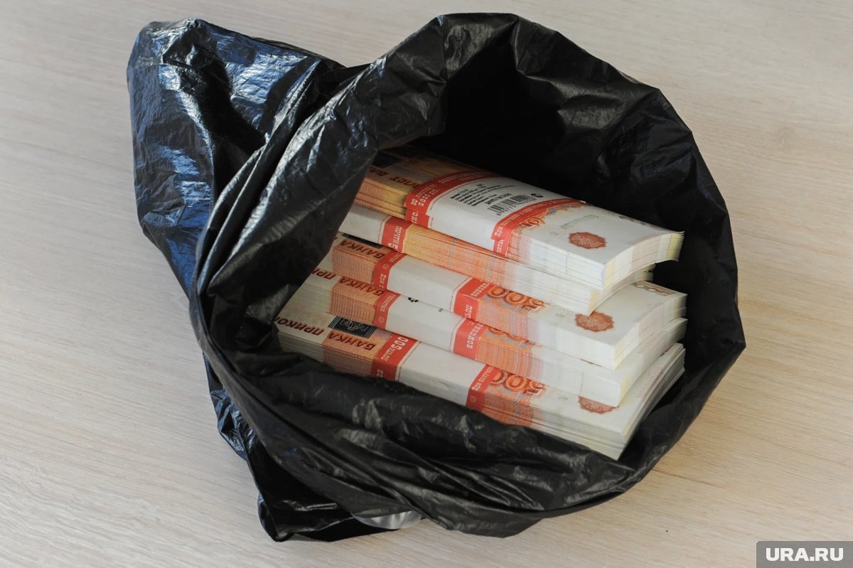     Люди в Екатеринбурге зарабатывают почти больше всех в России