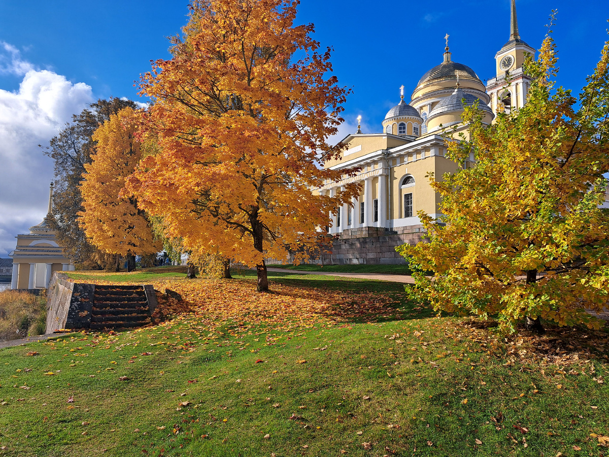 Осень в Ниловой Пустыни на Селигере