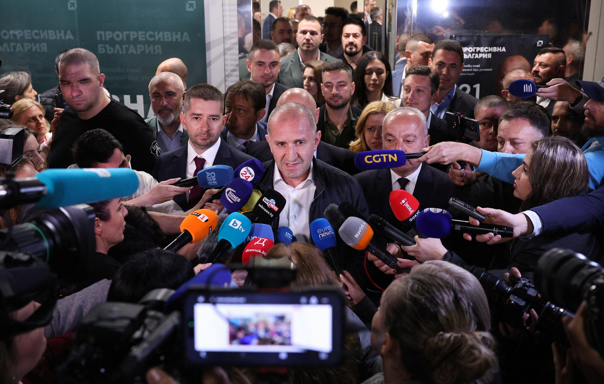    Лидер коалиции "Прогрессивная Болгария" Румен Радев  REUTERS/Spasiyana Sergieva