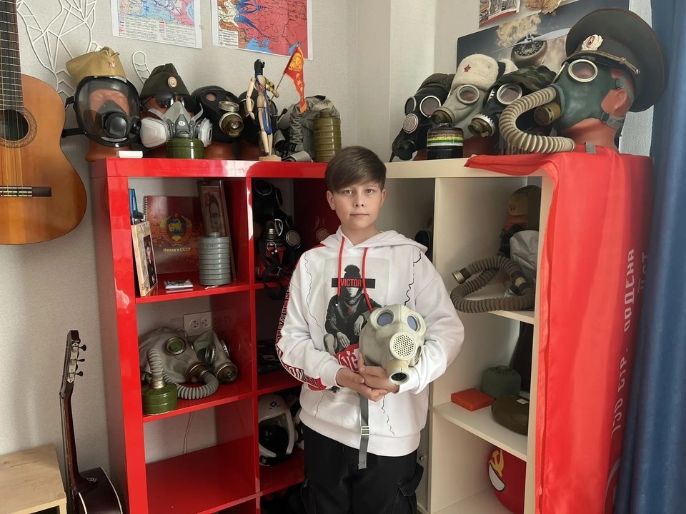    Один из ценных экземпляров коллекции - противогаз ПМГ-Нерехта. Фото: предоставлено семьей героя публикации.