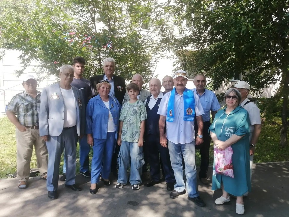    Первая встреча с ветеранами-ликвидаторами аварии на Чернобыльской АЭС. Фото: предоставлено семьей героя публикации.