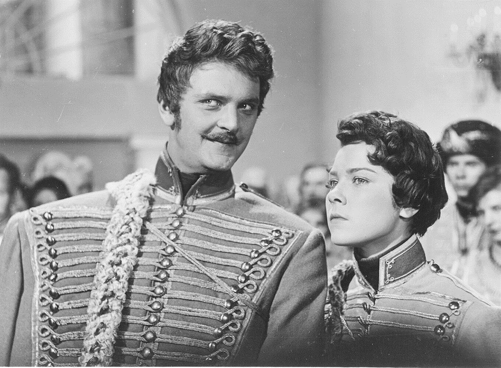 Ю. Яковлев  – поручик Ржевский в фильме «Гусарская баллада»