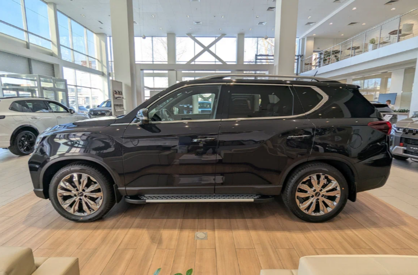Корейская сборка, мотор 2.0 л. с чугунным блоком, АКПП, 4WD, в России начали продавать KGM Rexton в новой версии. Сколько стоит?