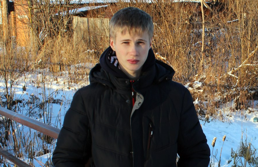 Ветка не выдержала, и тогда Иван сам прыгнул в воду за тонущим мальчиком