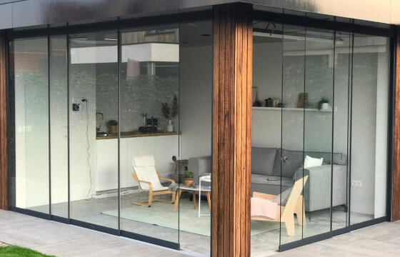 Терраса с безрамным остеклением