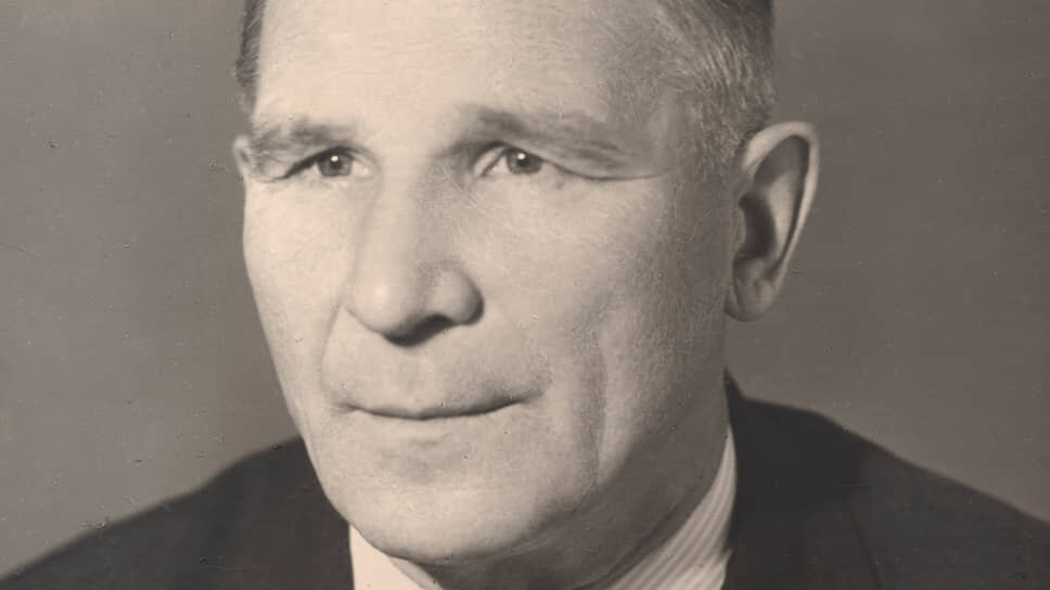 Николай Сентябрев (на фото) занимал пост главного тренера «Искры», а затем «Рубина» с 1959 по 1971 год. Этот период позже назвали «Эпохой Сентябрева». За годы работы в Казани тренер подготовил многих футболистов, среди которых Николай Марков, Анатолий Фомин, Виктор Сурков, Ильяс Галимов, Николай Осянин, Виктор Колотов, Вячеслав Булавин и другие. За вклад в развитие клуба он был удостоен звания заслуженного тренера России.📷Фото: Предоставлено пресс-службой ФК «Рубин»