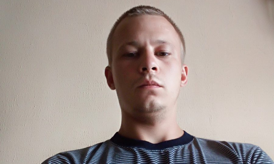Мальчика на велосипеде смыло с дороги, и Фаниз прыгнул в ледяную воду прямо с берега