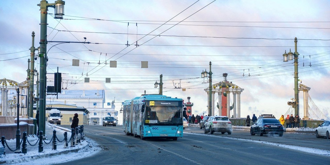 В Петербурге усилят автобусные маршруты к кладбищам в Радоницу