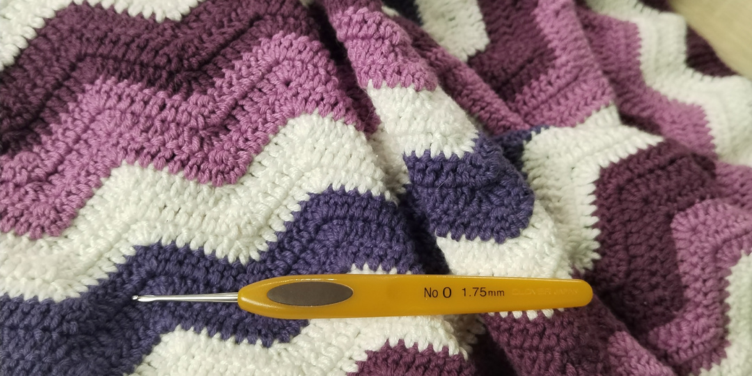 От полушерсти к хлопку, от бабушкиного квадрата к миссони: история одного летнего пледа