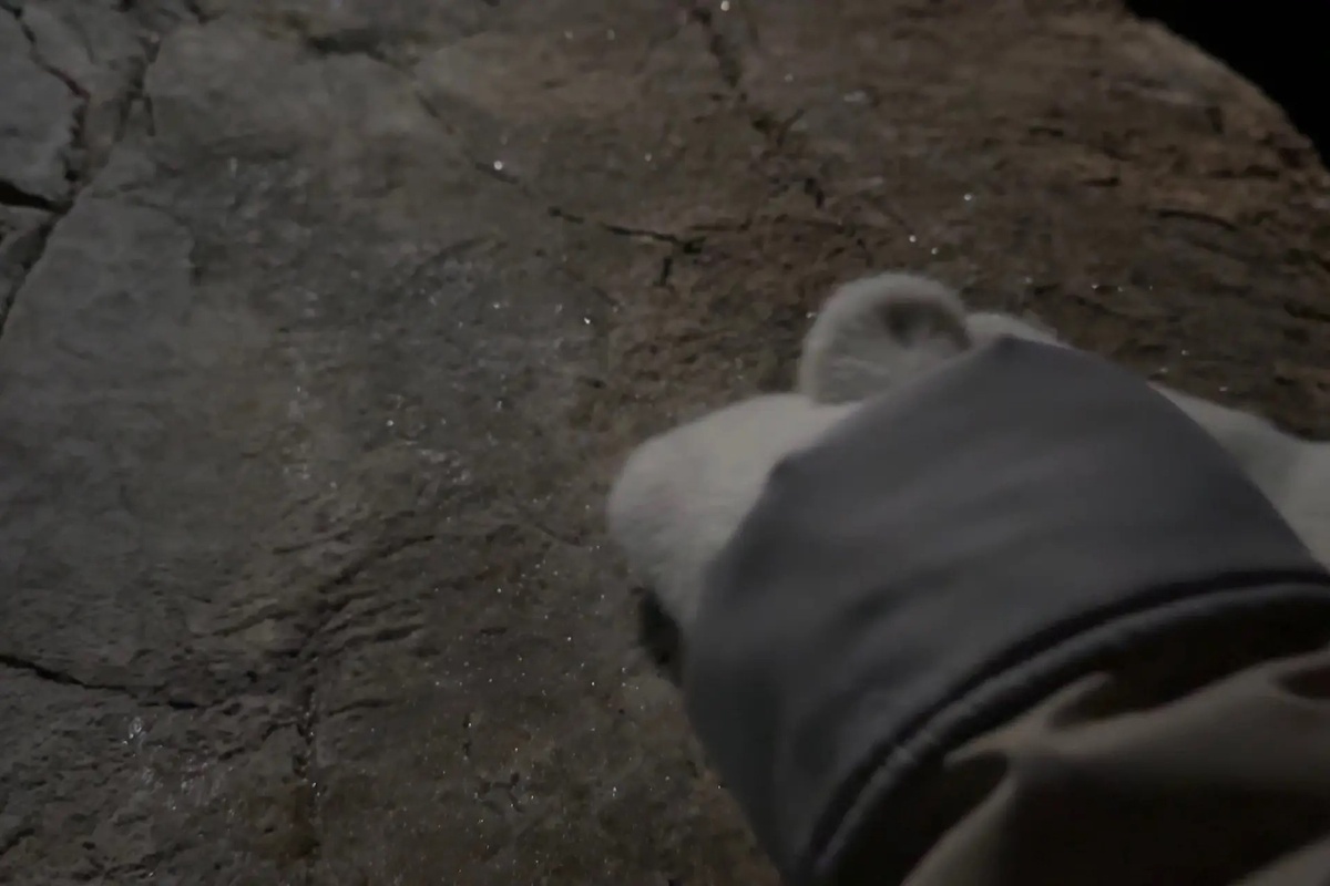 Кристаллы льда в Мамонтовой пещере