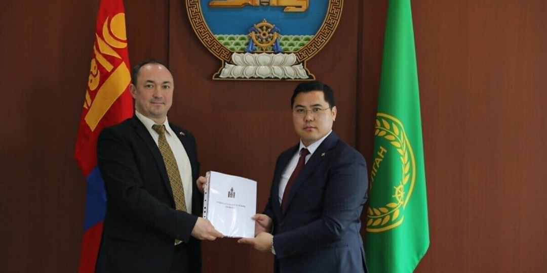 Глава аймака Булган и генконсул РФ в Дархане обсуждали связи аймака и Бурятии