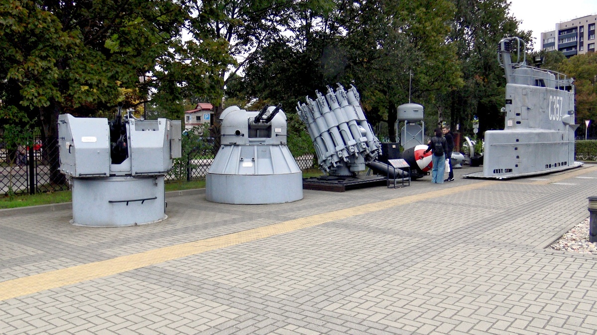 На экспозиции стрелкового оружия