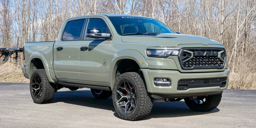 2026 Ram 1500 Black Widow: заводская база, тюнинг от Fox