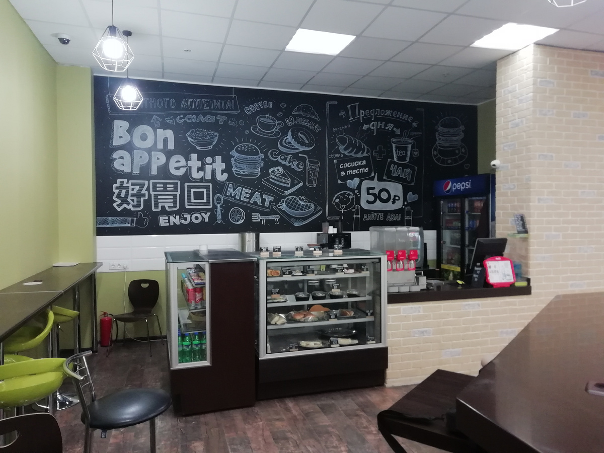 Роспись кафе меловыми маркерами