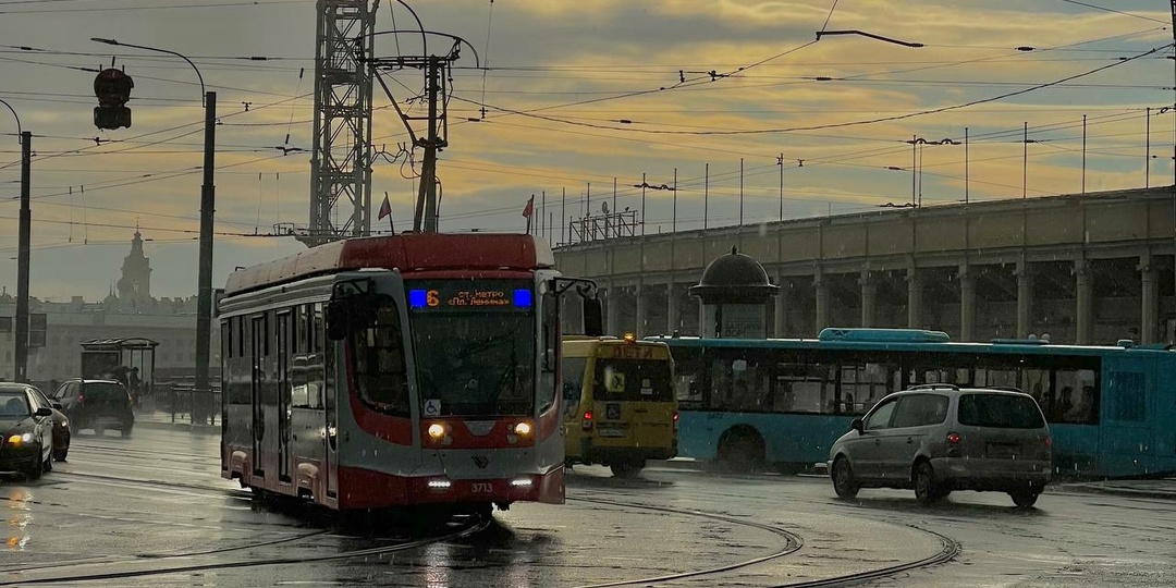 Движение трамваев на Петергофском шоссе восстановили после аварии