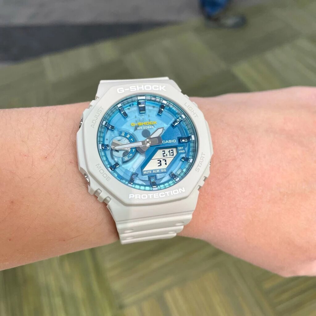 Часы G-Shock GA-2100AS-5A — скелетоны, имеют полупрозрачный циферблат. Модель создает образ свежести, морского бриза, лета