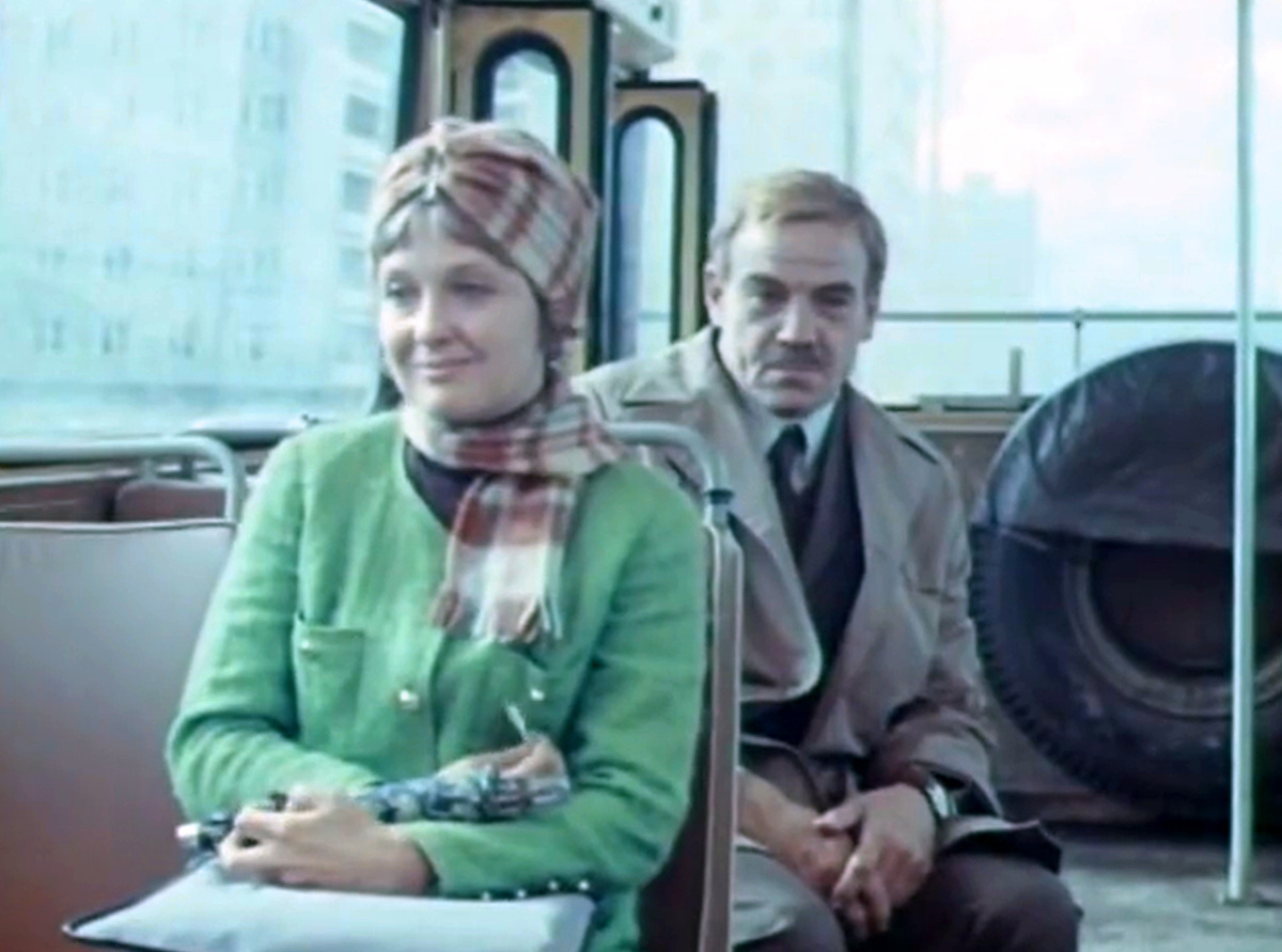 Кадр из кинофильма "Почти смешная история", 1977 г., режиссер Пётр Фоменко, сценарист Эмиль Брагинский, композиторы Сергей Никитин, Виктор Берковский (скриншот)