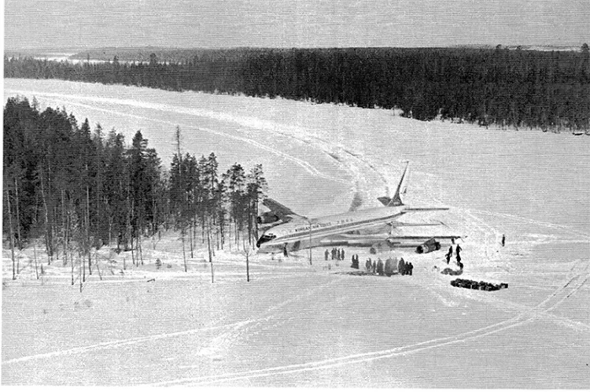    «Боинг-707» на озере Корпиярви.