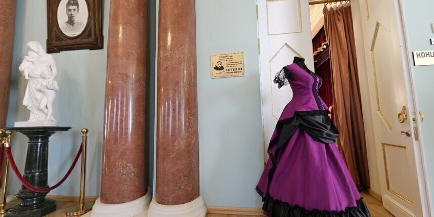 Выставка "Русская парфюмерия и театр 130 лет назад"