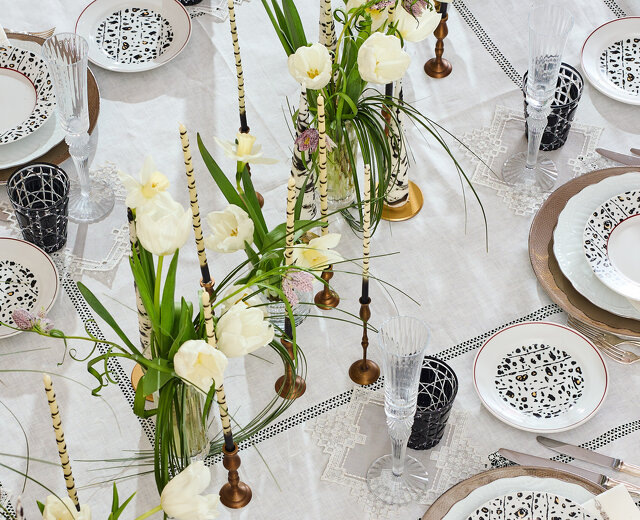 Дворцы Петергофа, огороды Петра и березовые рощи в сервировках от Ольги и Марии Гусевых — в новой книге «Русские нарядные»