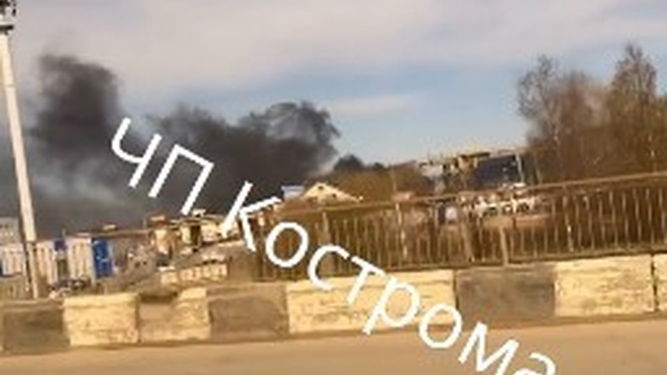 В Костроме загорелись легковой и грузовой автомобили