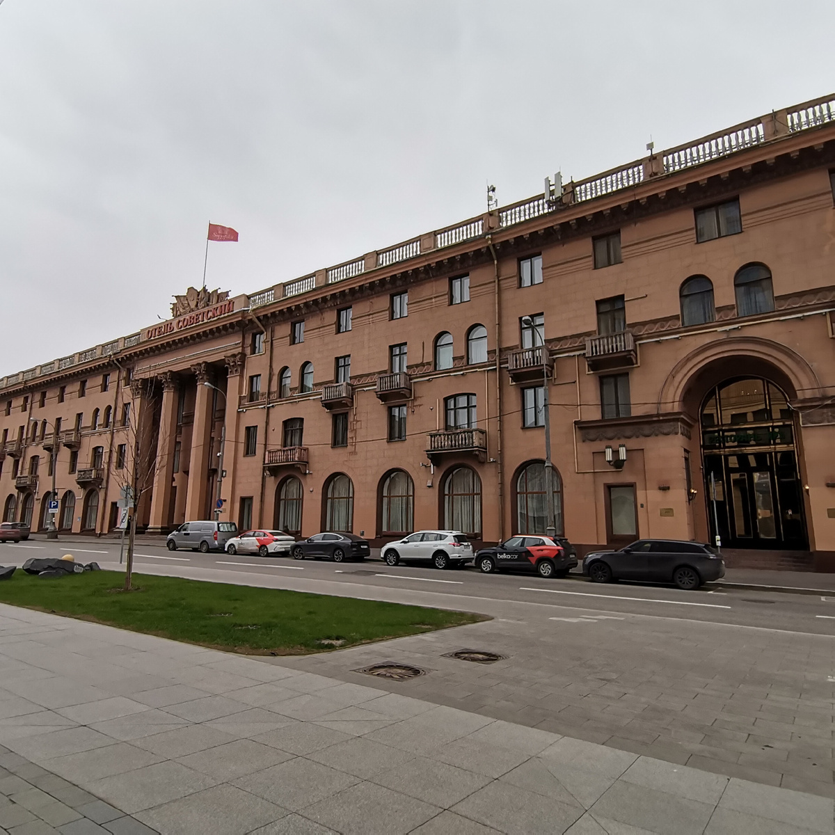 Гостиница Советская, театр Ромэн 