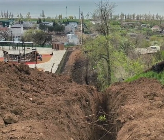 Снаряд БМ-21 «Град» откопали рабочие в момент прокладки газовой трубы в Мариуполе