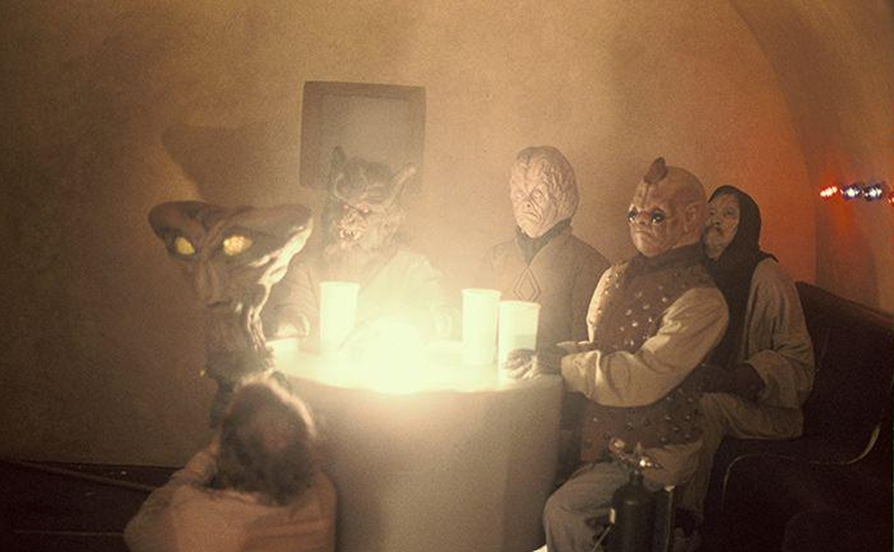 Поражены вашей неудачей (за кадром съемки сцены в кантине в 4 эпизоде). 