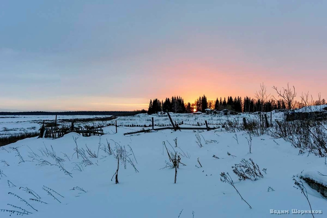Мескашор. Сельский пейзаж на фоне восхода. Фото Вадима Шорникова.