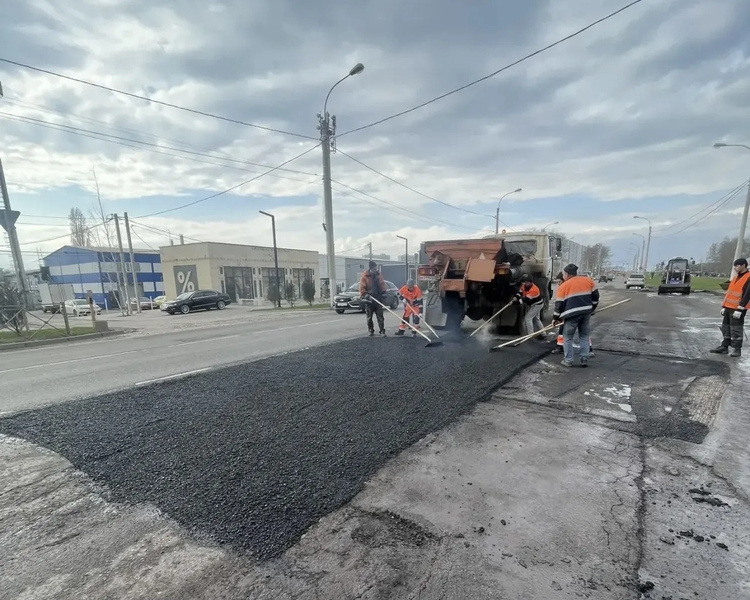     В Курске решат проблему с ямочным ремонтом на проспекте Дериглазова