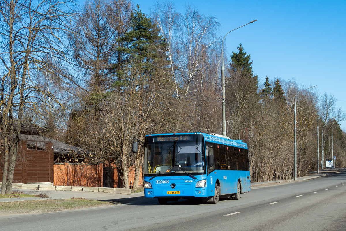 Практически везде задействованы машины большого класса, но есть маршруты где работают автобусы средней вместимости. 
