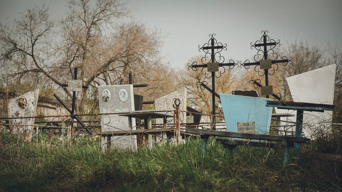    Обычай приносить еду на могилы в Радоницу вызывает вопросы у верующих   1MI