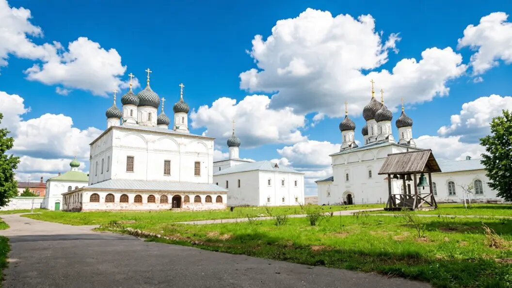    Макариево-Унженский мужской монастырь. Фото сгенерировано нейросетью.