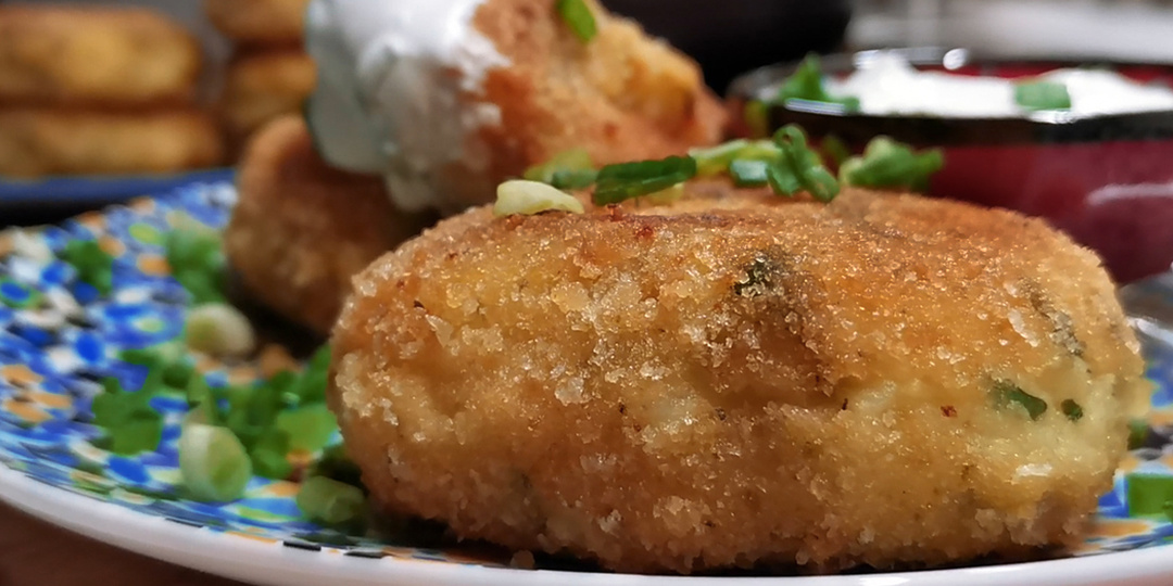 Специально варю больше картошки, чтобы хватило на всех. Котлетки обалденно вкусные, таких много не бывает и рецепт простейший