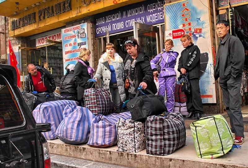 Профессия "коробейника" (челнока) в 90-е годы приобрела массовый характер. 