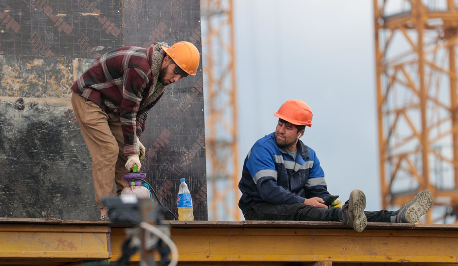 Получили гражданство, а прийти в комиссариат «забыли»: троих мужчин без воинского учета нашли на стройке в Нижнем Новгороде