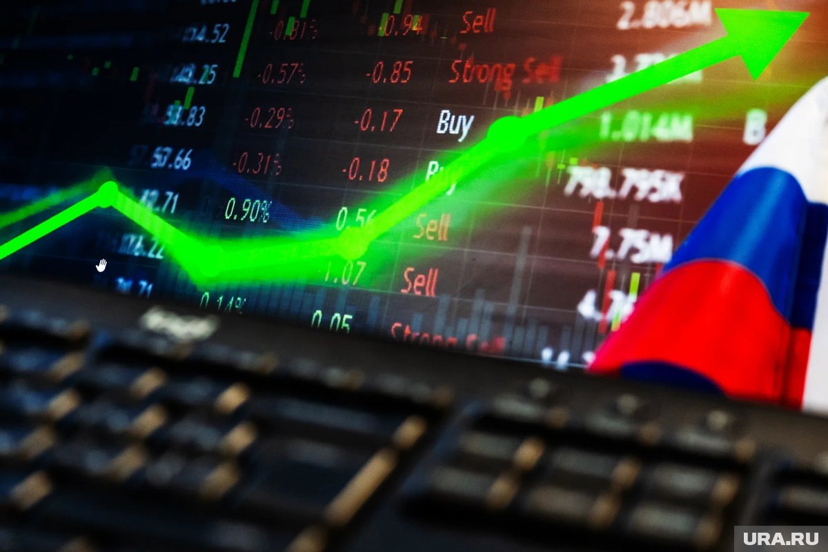     Экспортерам невыгодно хранить выручку в валюте, когда ставки на денежном рынке по рублям превышают 14%, отметил Дудников