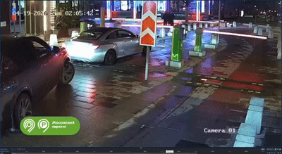 Водитель Lixiang выехал с парковки без оплаты и сбил шлагбаум