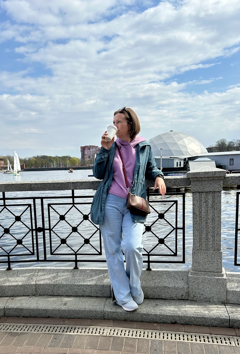 Невозможно быть всегда и абсолютно сильной во всем. Уметь зарабатывать, содержать дом, воспитывать ребёнка, быть красивой, стройной и тп. Где-то все равно будет провал. Это нормально 