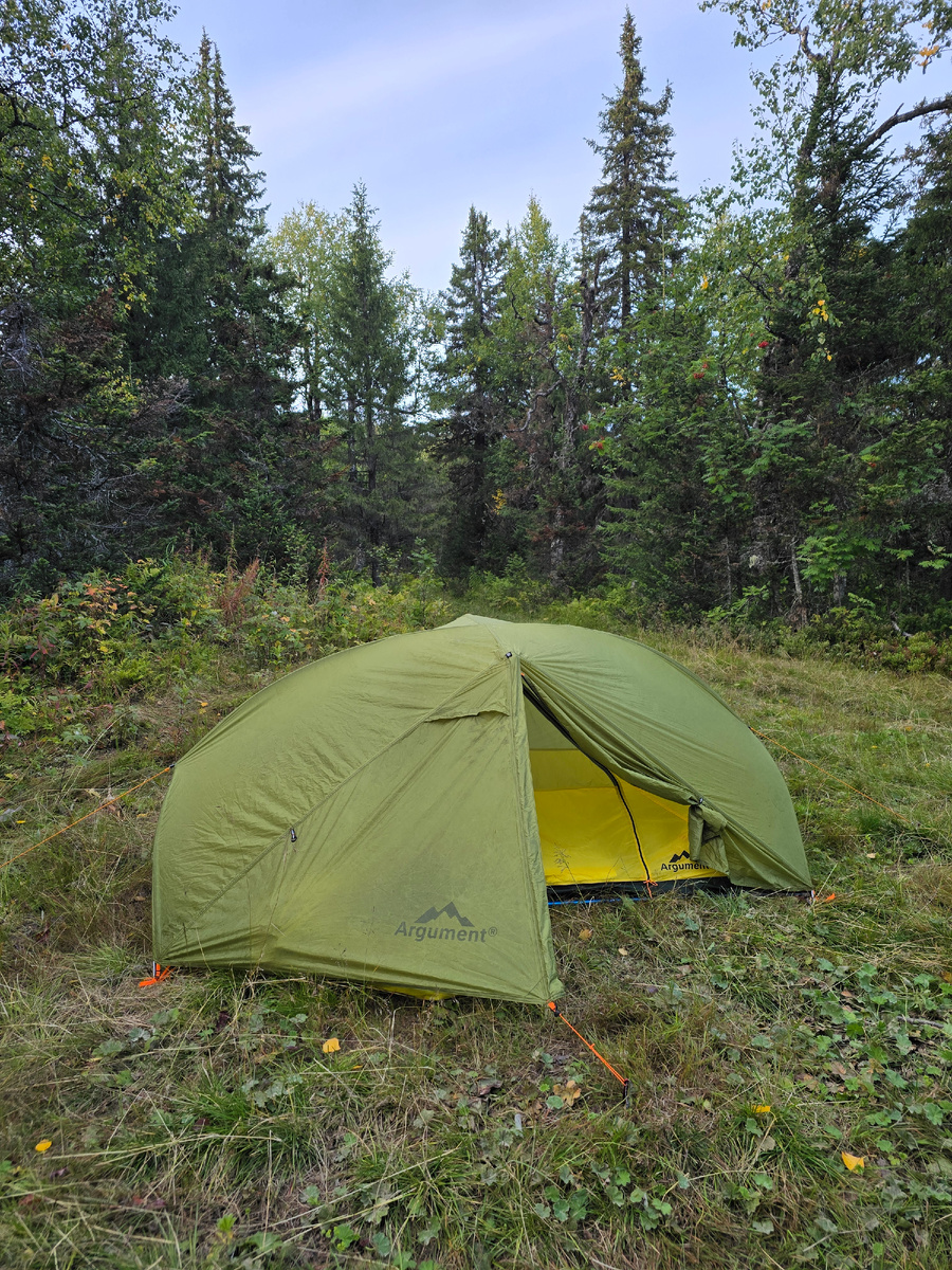 Далее автономка 400 км. с редкими базами. Первая ночь в палатке